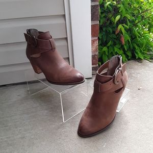 Vionic Rory Brown Distressed Leather Booties Sz 9